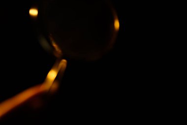 Olağandışı turuncu bulanıklık ve parlama. ışık ve gölgeler, yumuşak odak arkaplanı