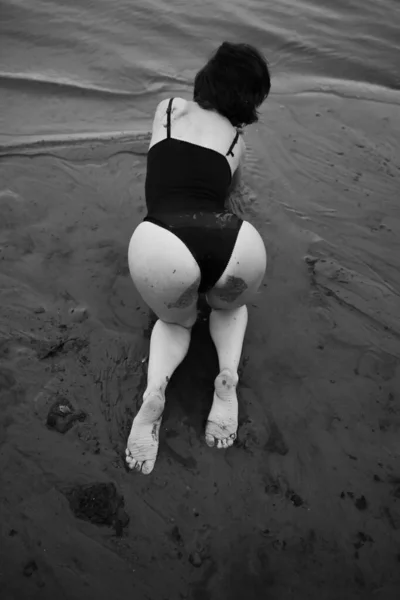 Una Ballerina Muove Liberamente Sulla Spiaggia Riprese Artistiche Una Ballerina — Foto Stock