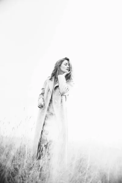 Melancholic Black White Portrait Woman Nature Coat Blurry Photo Blurring — Stock Photo, Image