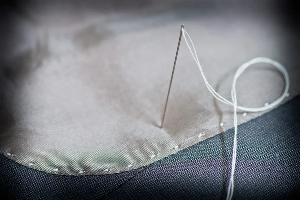 Detalle de una aguja en la ropa gris —  Fotos de Stock