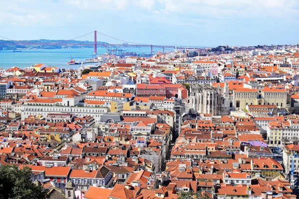 Weergave van Lissabon met bridge op de achtergrond, Portugal — Stockfoto