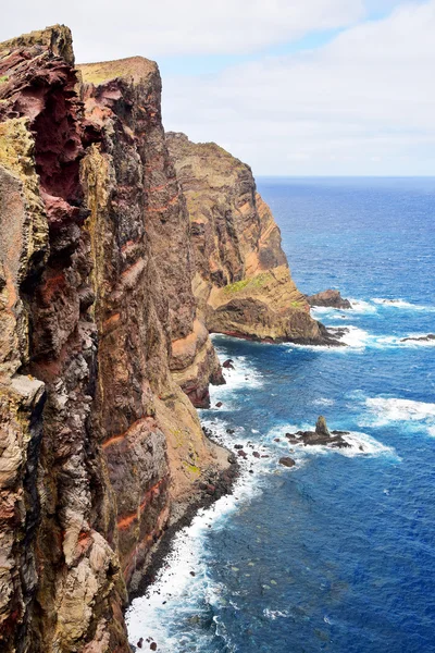 Скелі вулканічного походження у Мадейра, Португалія — стокове фото