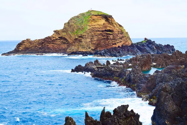 Ilheu Mole, pulau kecil di Porto Moniz, Madeira — Stok Foto