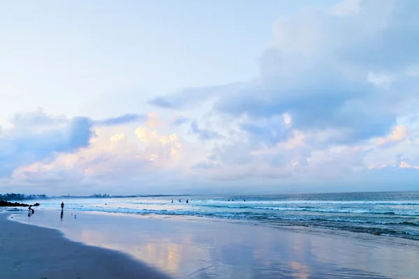 Praia principal em Byron Bay após o pôr do sol — Fotografia de Stock