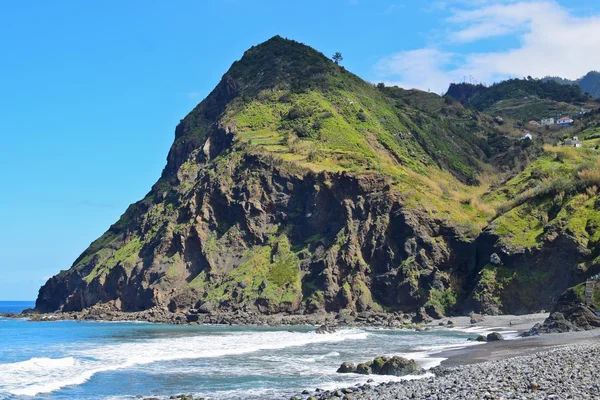 Paesaggio costiero a Madeira in primavera, Portogallo — Foto Stock