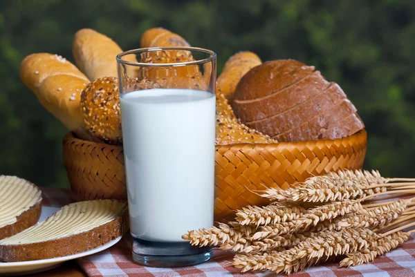 Still life with bakery products and glass of milk — Stock Photo, Image