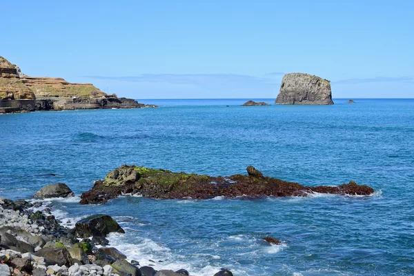 Paesaggio costiero a Madeira in primavera, Portogallo — Foto Stock