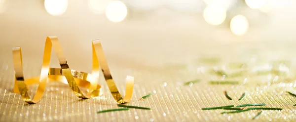 Fundo de Natal com agulhas e glitter de Natal — Fotografia de Stock