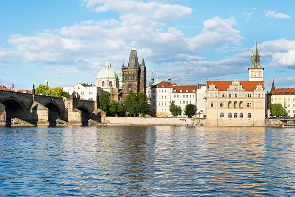 Vltava Nehri Prag Charles Köprüsü ile — Stok fotoğraf