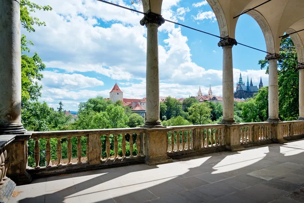 Yaz Residenc kasada St. Vitus Katedrali p ile detay