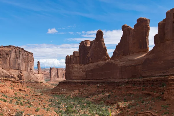Paisaje con formaciones rocosas en Arches en Utah — Foto de Stock