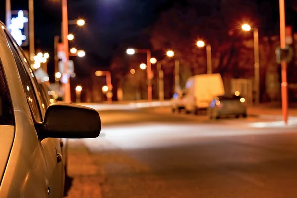 Деталь автомобиля на ночной улице — стоковое фото