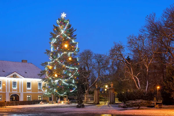 Albero Natale Nella Notte Postoloprty Town Repubblica Ceca — Foto Stock