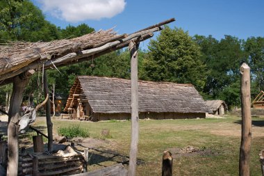 Ortaçağ ahşap evi. Açık hava müzesindeki kopyası. Çek Cumhuriyeti.