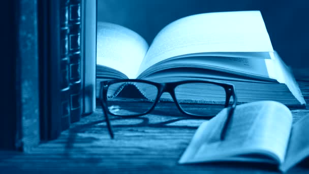 livres et lunettes de lecture