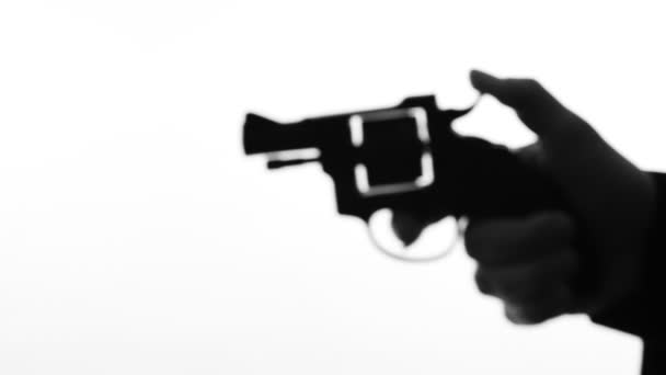 Uomo che spara una pistola — Video Stock