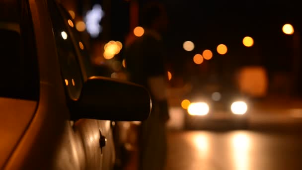 Nacht verkeer in de stad — Stockvideo