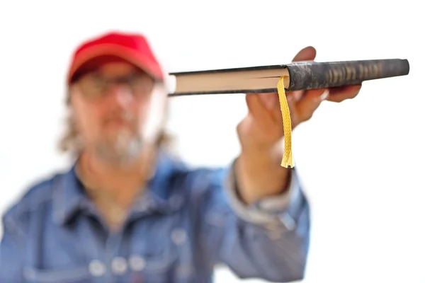 Man met boek — Stockfoto