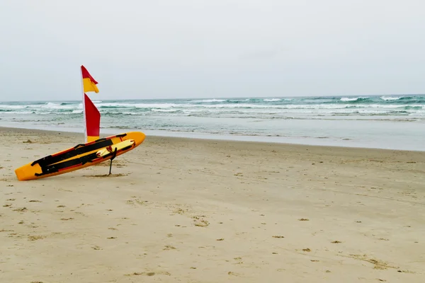 Equipaggiamento da bagnino australiano sulla spiaggia — Foto Stock