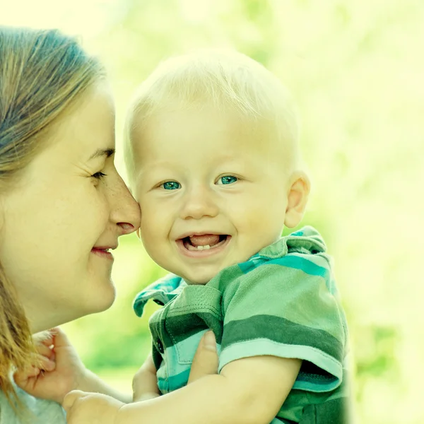 Mutter mit Baby — Stockfoto