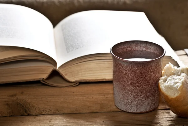 Bible With Chalice — Stock Photo, Image