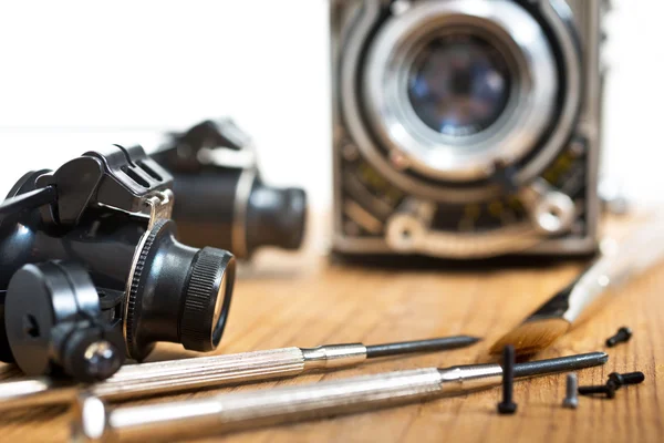 Reparatie van oude camera — Stockfoto