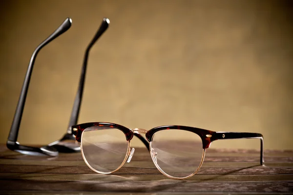 Kaksi silmälasia — kuvapankkivalokuva