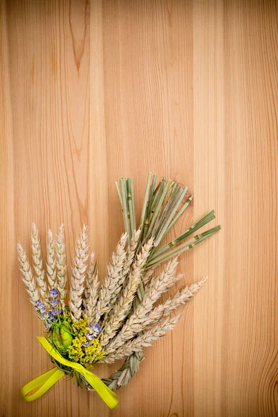 Paquet de blé avec fleur et bande — Photo