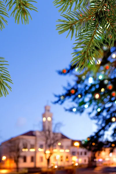 Albero di Natale e castello nella notte — Foto Stock