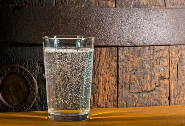 Bicchiere di acqua minerale — Foto Stock