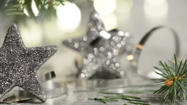 Estrellas de Navidad de plata con detalle de agujas — Vídeo de stock