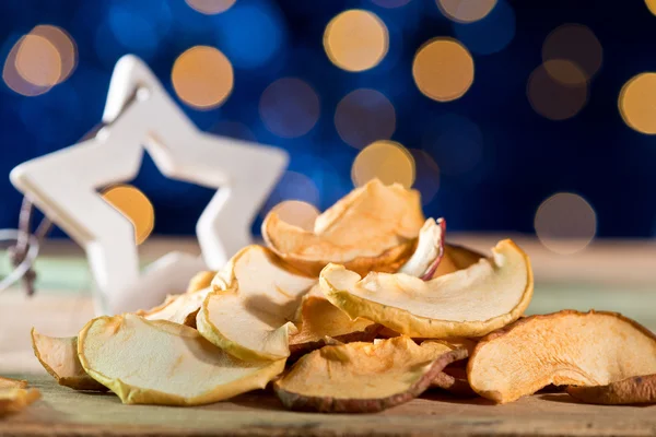 Frutta secca con stella di Natale sullo sfondo blu — Foto Stock