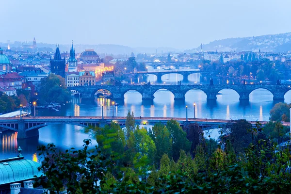 Prag köprüler gece Güz — Stok fotoğraf
