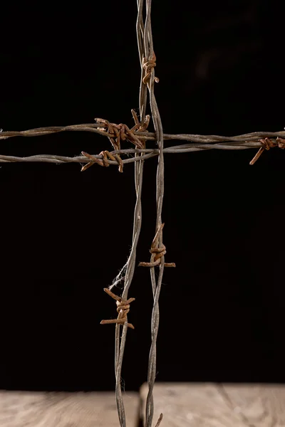 Crucifixo de arame farpado — Fotografia de Stock