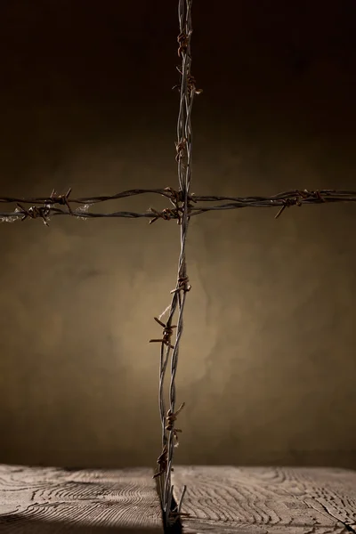 Crucifixo de arame farpado — Fotografia de Stock