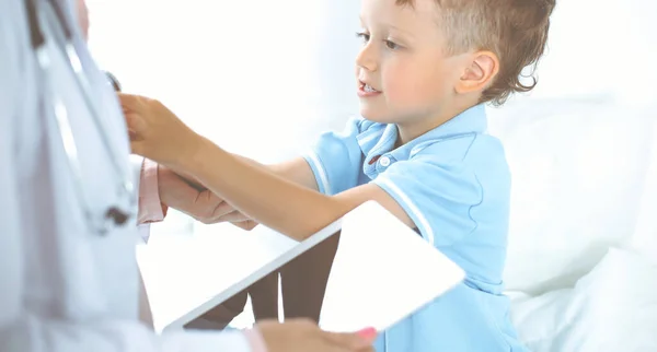 Happy Smiling Male Kid Patient Usual Medical Inspection Doctor Young — Fotografia de Stock