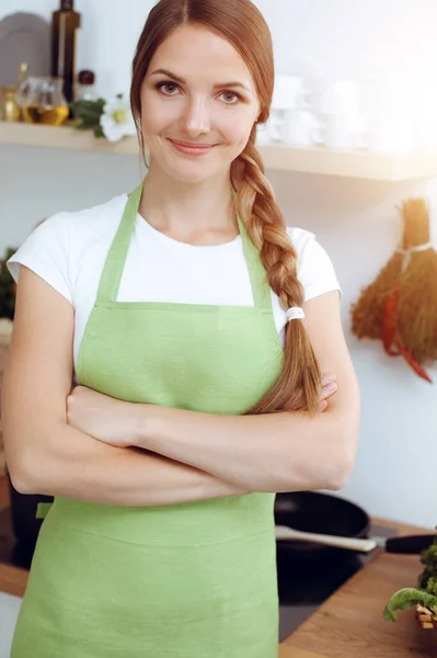 Uma Jovem Atraente Pronta Para Cozinhar Uma Nova Receita Para — Fotografia de Stock