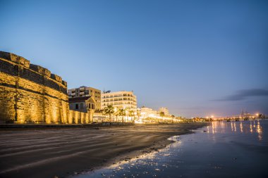 Castle ve Larnaka Beach'te güzel görünümü