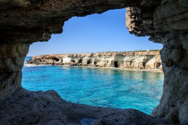 Güzel kayalıklarla ve kemerler Aiya Napa, Kıbrıs