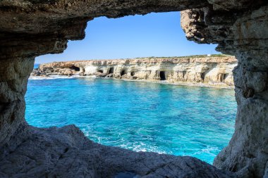 Güzel kayalıklarla ve kemerler Aiya Napa, Kıbrıs