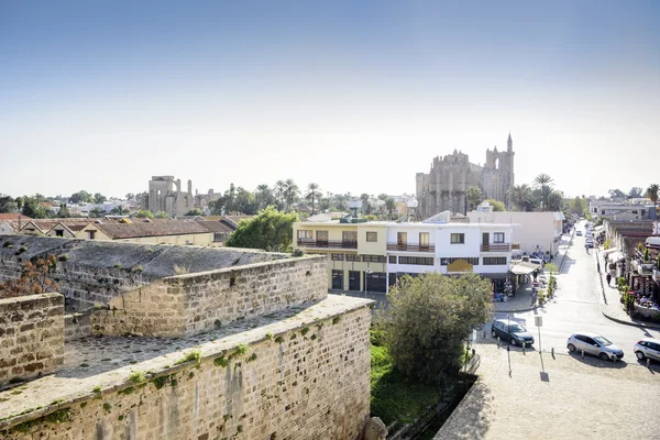 Famagusta murallas de la ciudad y el centro de la ciudad, norte de Chipre — Foto de Stock