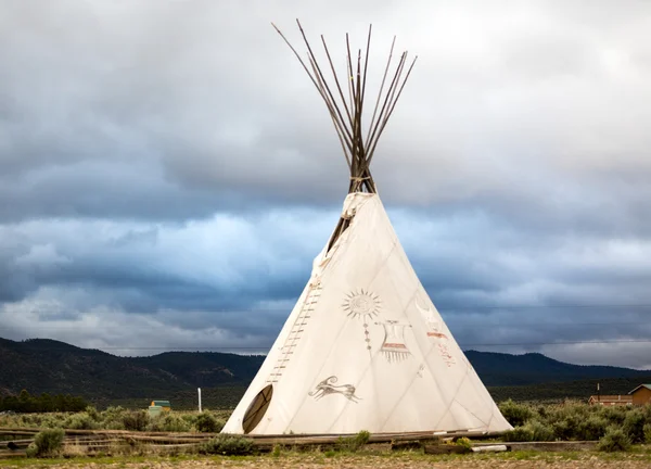 Tepee американських індіанців — стокове фото