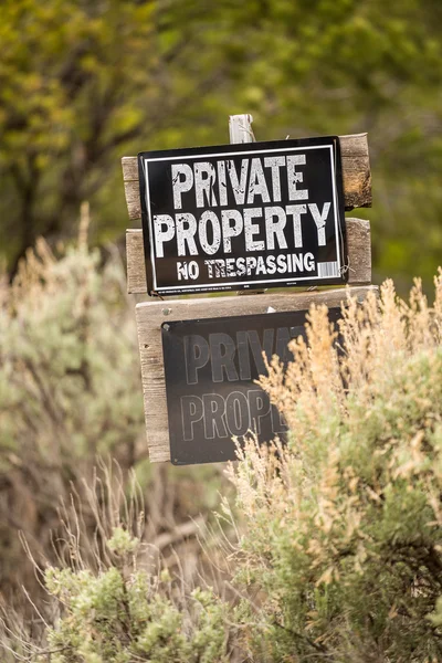 Private Property. No trespassing. — Stock Photo, Image