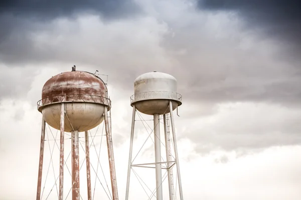 Two water towers — Stock Photo, Image