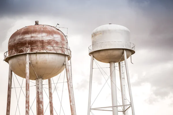 Two water towers — Stock Photo, Image