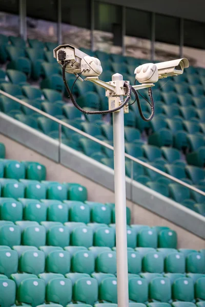 Câmeras de vigilância controlando estádio — Fotografia de Stock