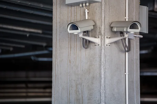 Überwachungskameras in der Garage — Stockfoto