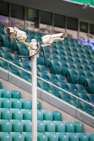 Câmeras de vigilância controlando estádio — Fotografia de Stock