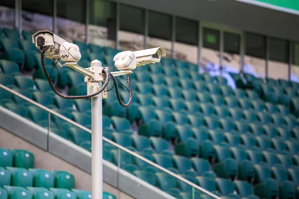 Bewakingscamera's beheersen stadion — Stockfoto