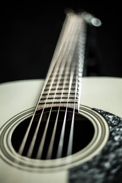 Bela guitarra acústica — Fotografia de Stock